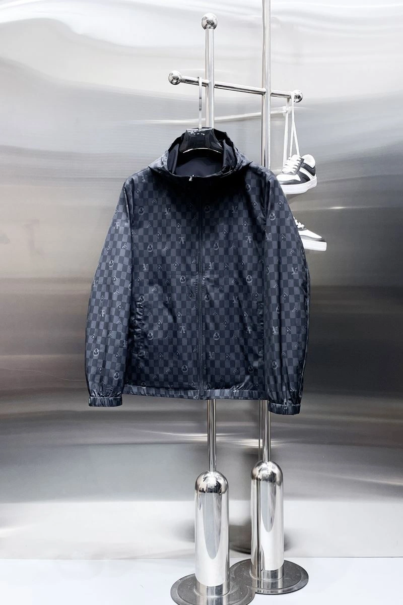 WaterResistant Louis Vuitton Outwear 132901