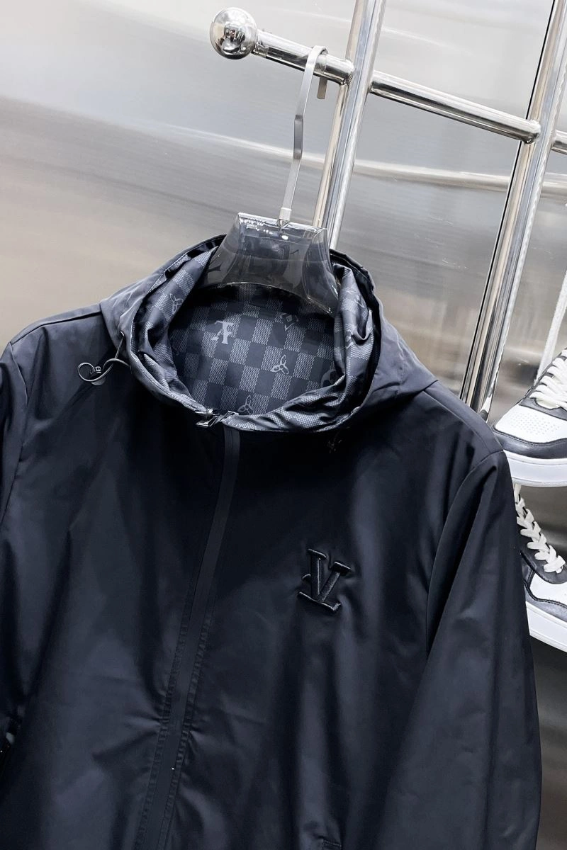 WaterResistant Louis Vuitton Outwear 132901