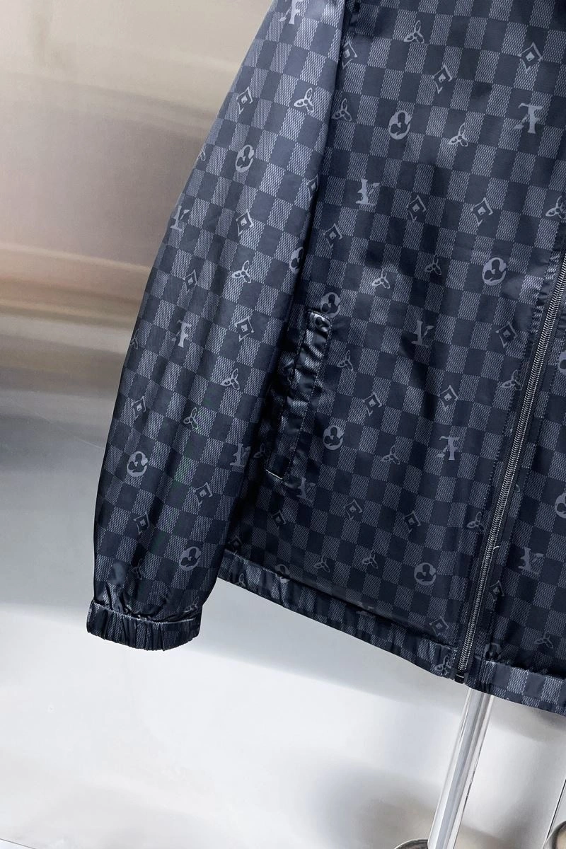WaterResistant Louis Vuitton Outwear 132901