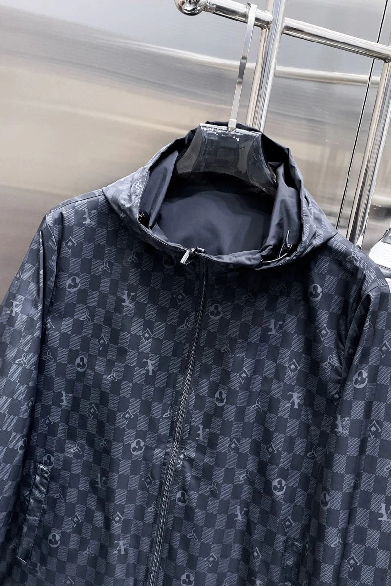 WaterResistant Louis Vuitton Outwear 132901