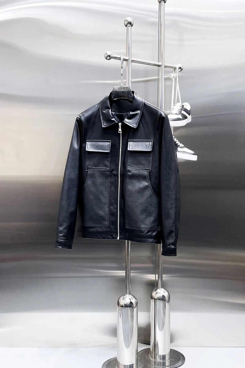 Effortless Louis Vuitton Outwear 132923