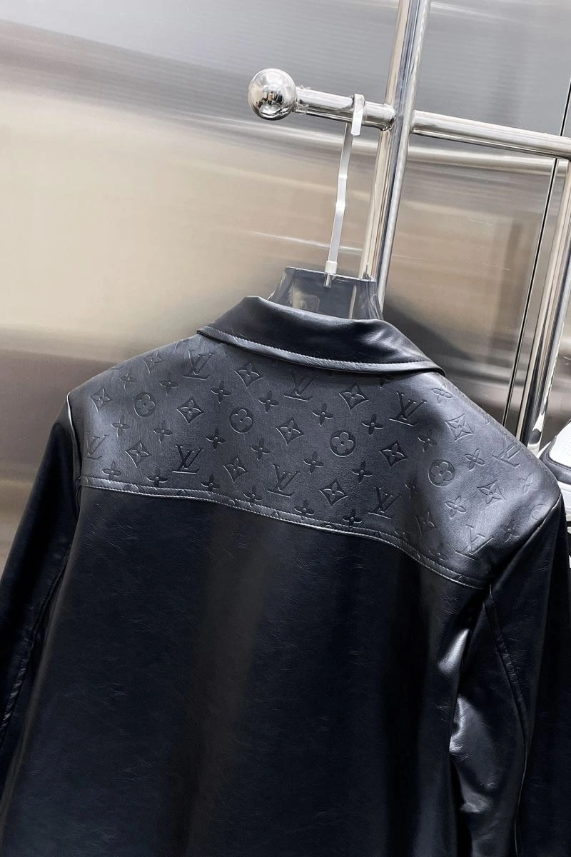 Effortless Louis Vuitton Outwear 132923