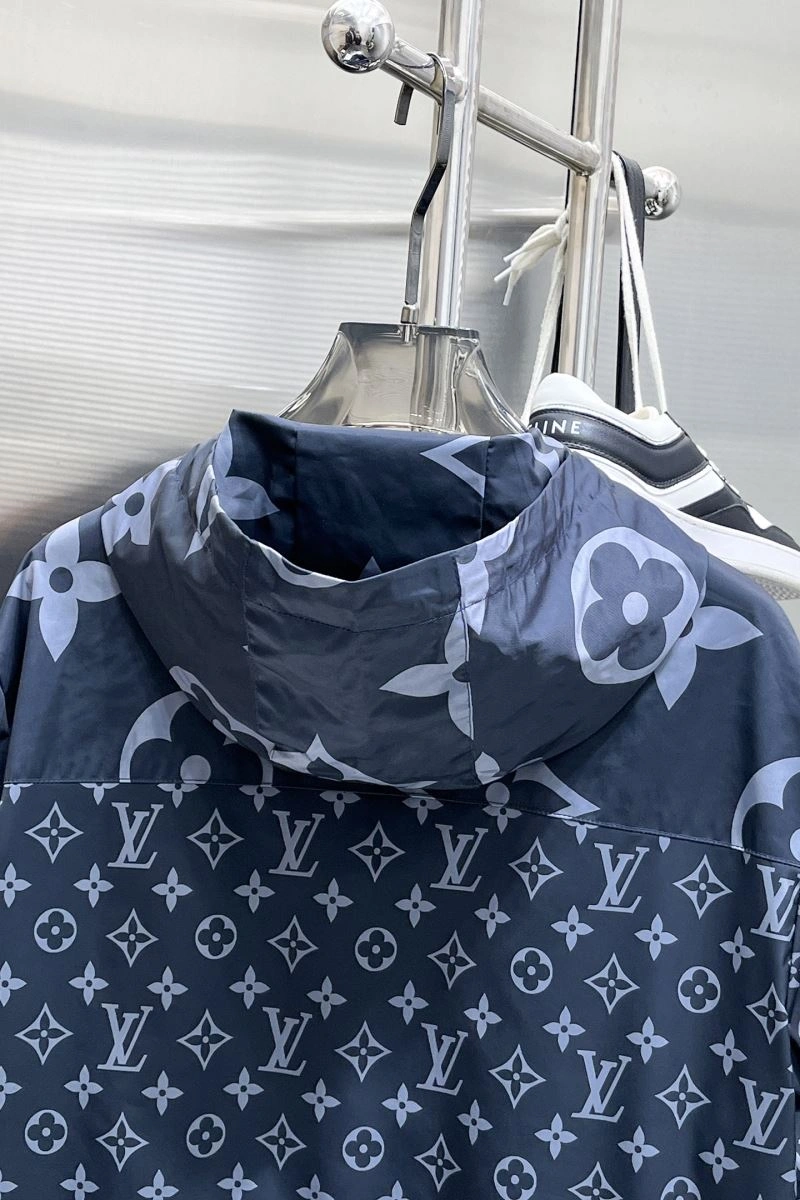 Compact Louis Vuitton Outwear 132884
