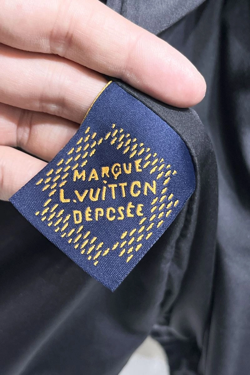 Compact Louis Vuitton Outwear 132884
