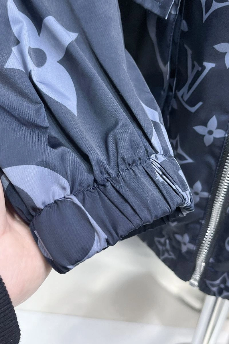 Compact Louis Vuitton Outwear 132884