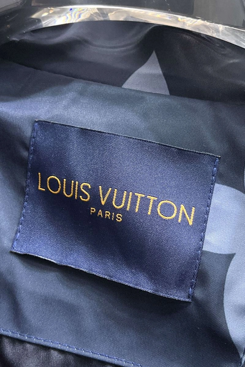 Compact Louis Vuitton Outwear 132884