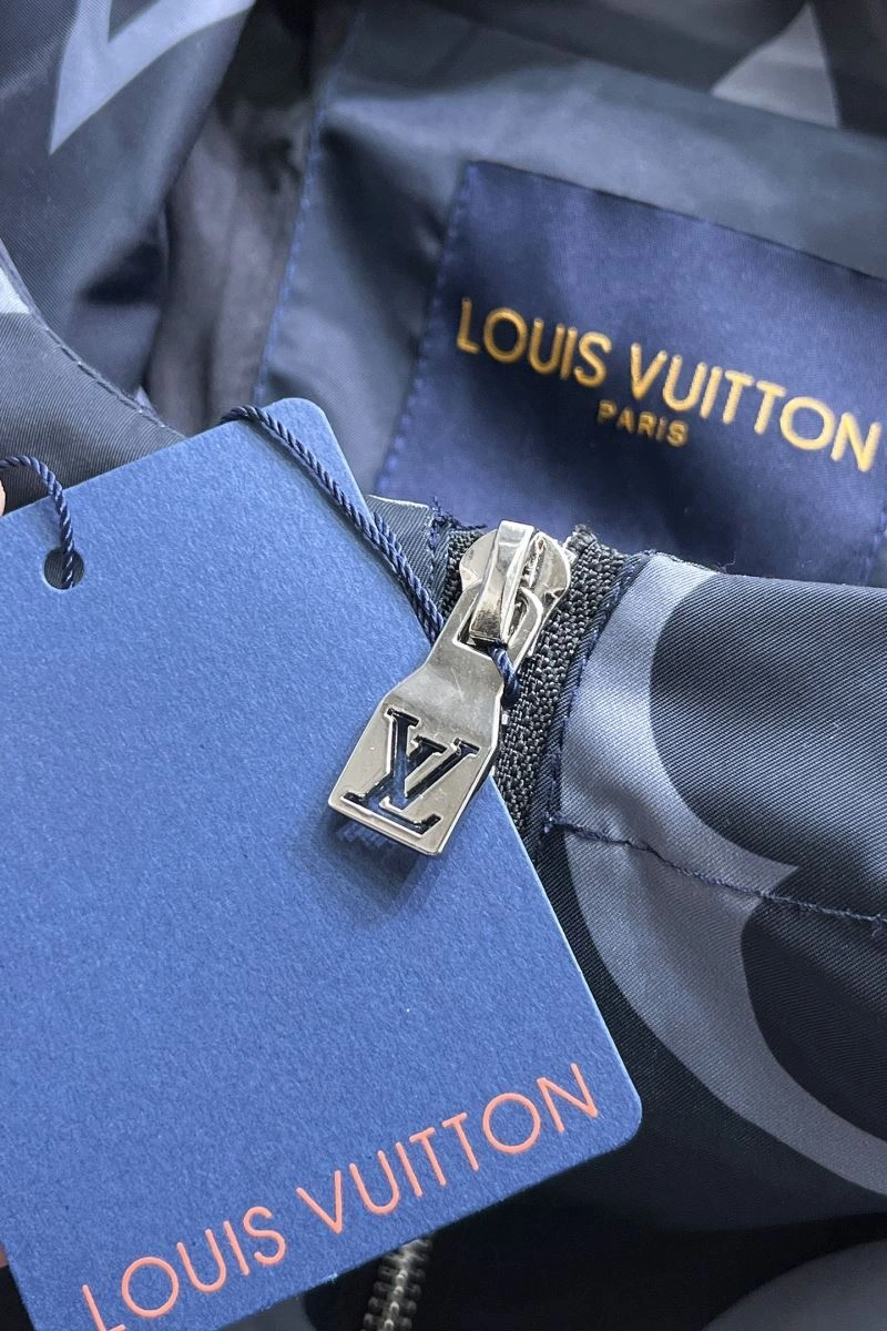 Compact Louis Vuitton Outwear 132884