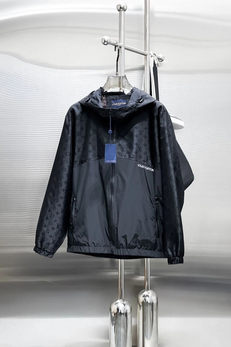 Louis Vuitton Outwear OnTrend 132879