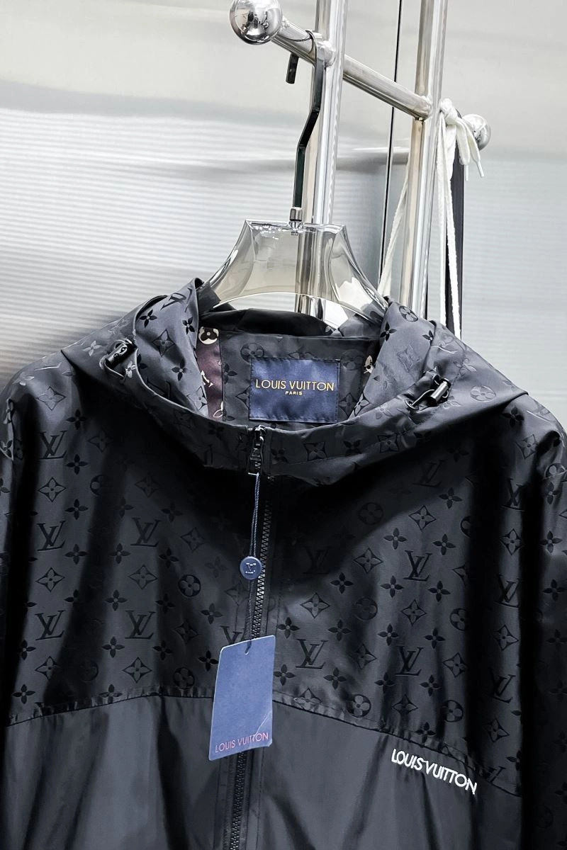 Louis Vuitton Outwear OnTrend 132879