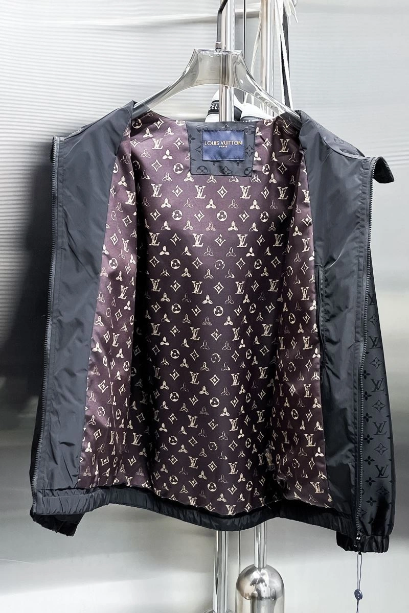 Louis Vuitton Outwear OnTrend 132879