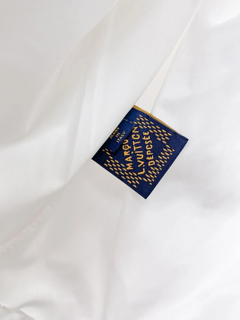 Minimalist Louis Vuitton Outwear 132875