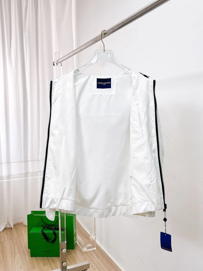 Minimalist Louis Vuitton Outwear 132875