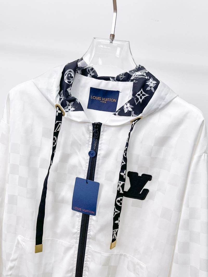 Minimalist Louis Vuitton Outwear 132875
