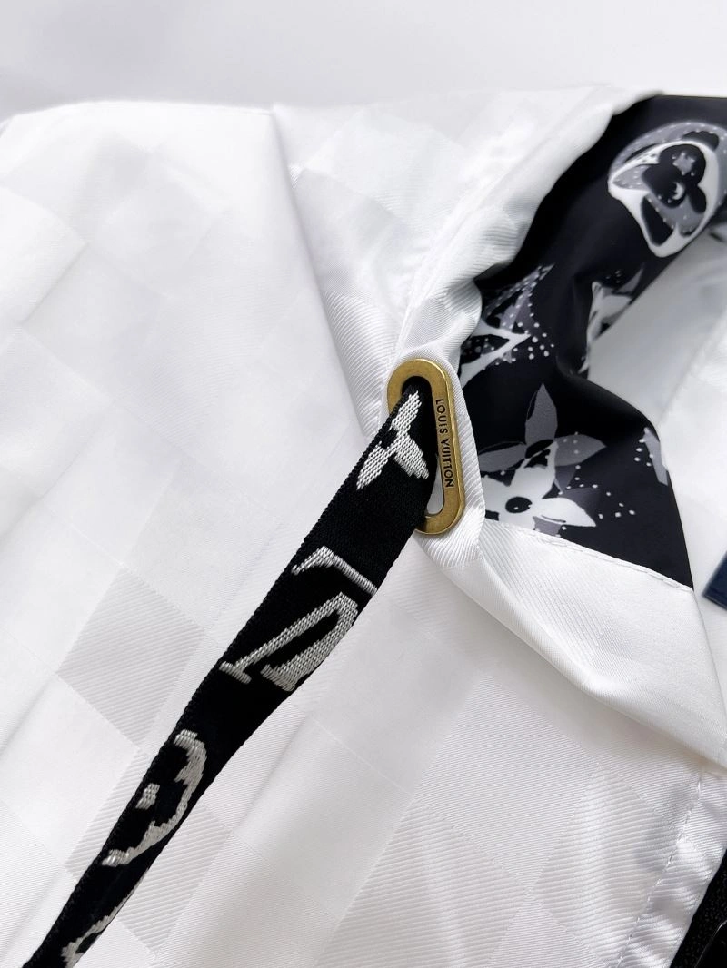 Minimalist Louis Vuitton Outwear 132875
