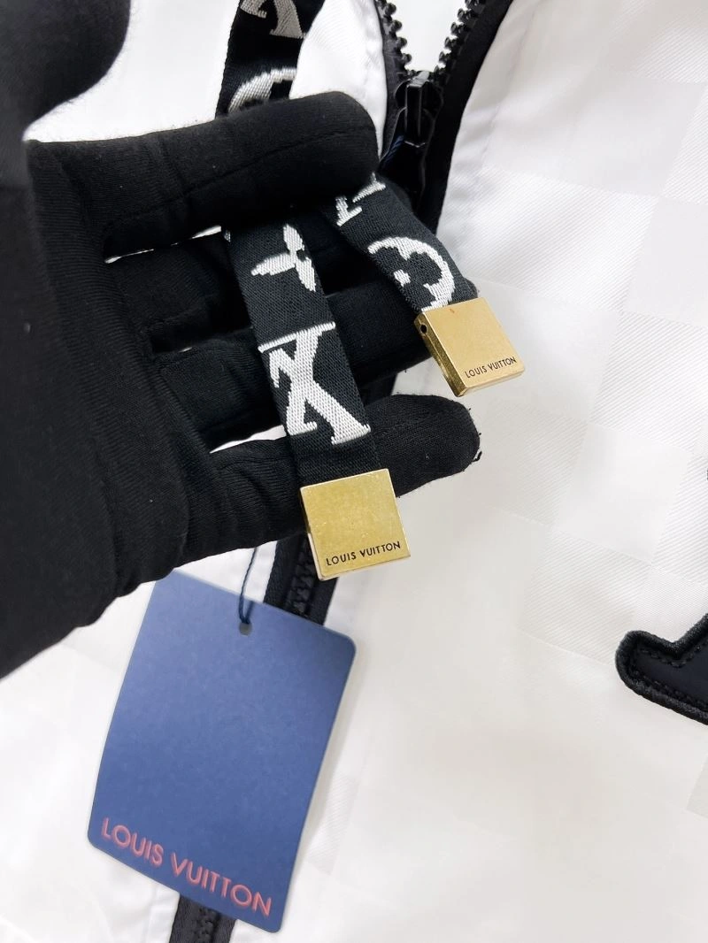 Minimalist Louis Vuitton Outwear 132875