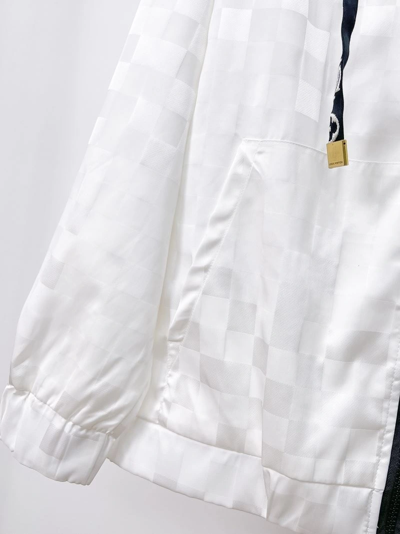 Minimalist Louis Vuitton Outwear 132875