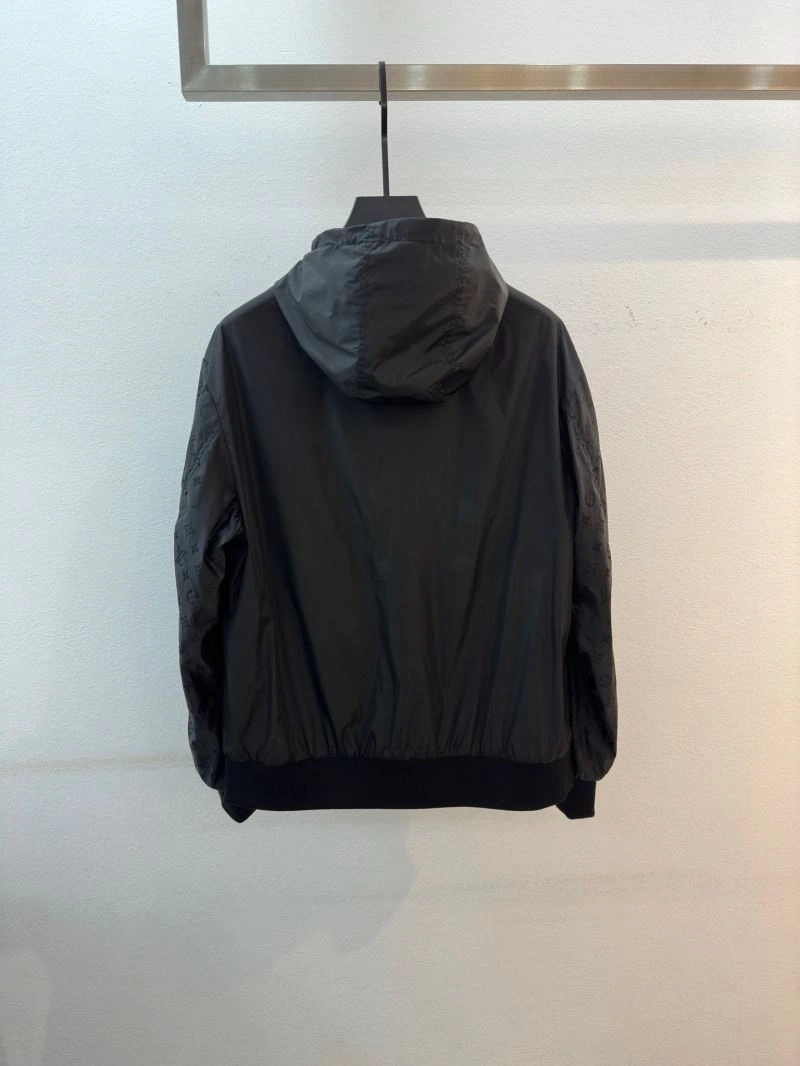 Flexible Louis Vuitton Outwear 132870