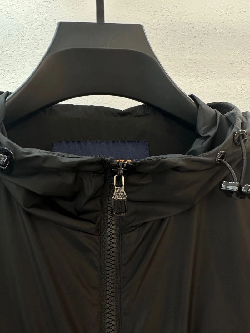 Flexible Louis Vuitton Outwear 132870