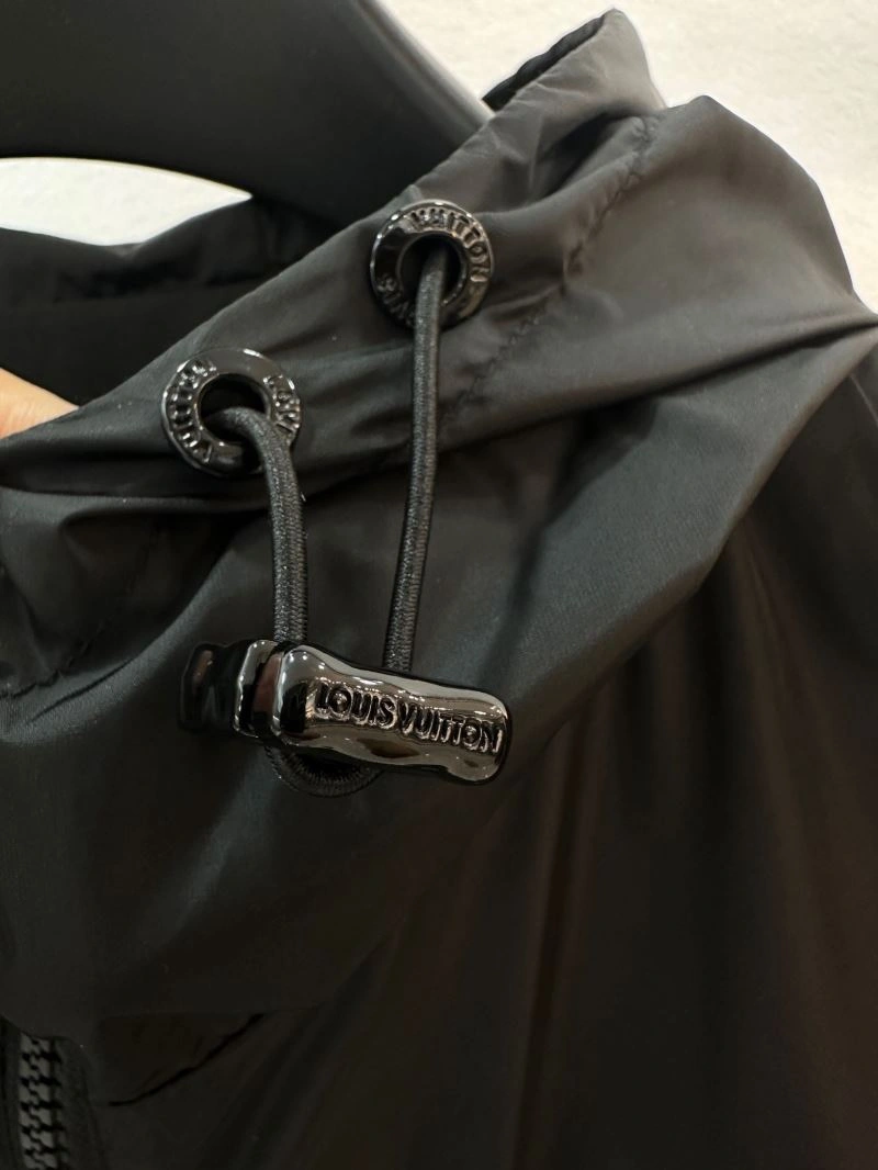 Flexible Louis Vuitton Outwear 132870