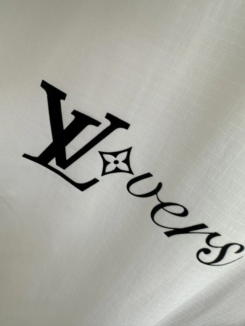 Unisex Louis Vuitton Outwear 132883