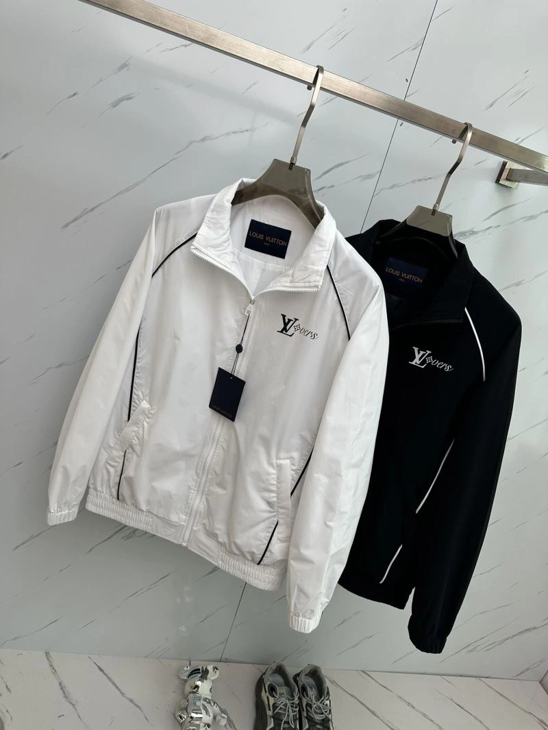 Unisex Louis Vuitton Outwear 132883