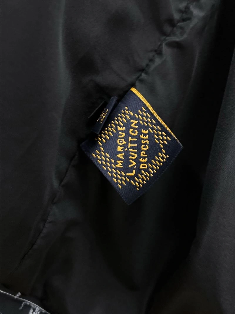 Resilient Louis Vuitton Outwear 132888