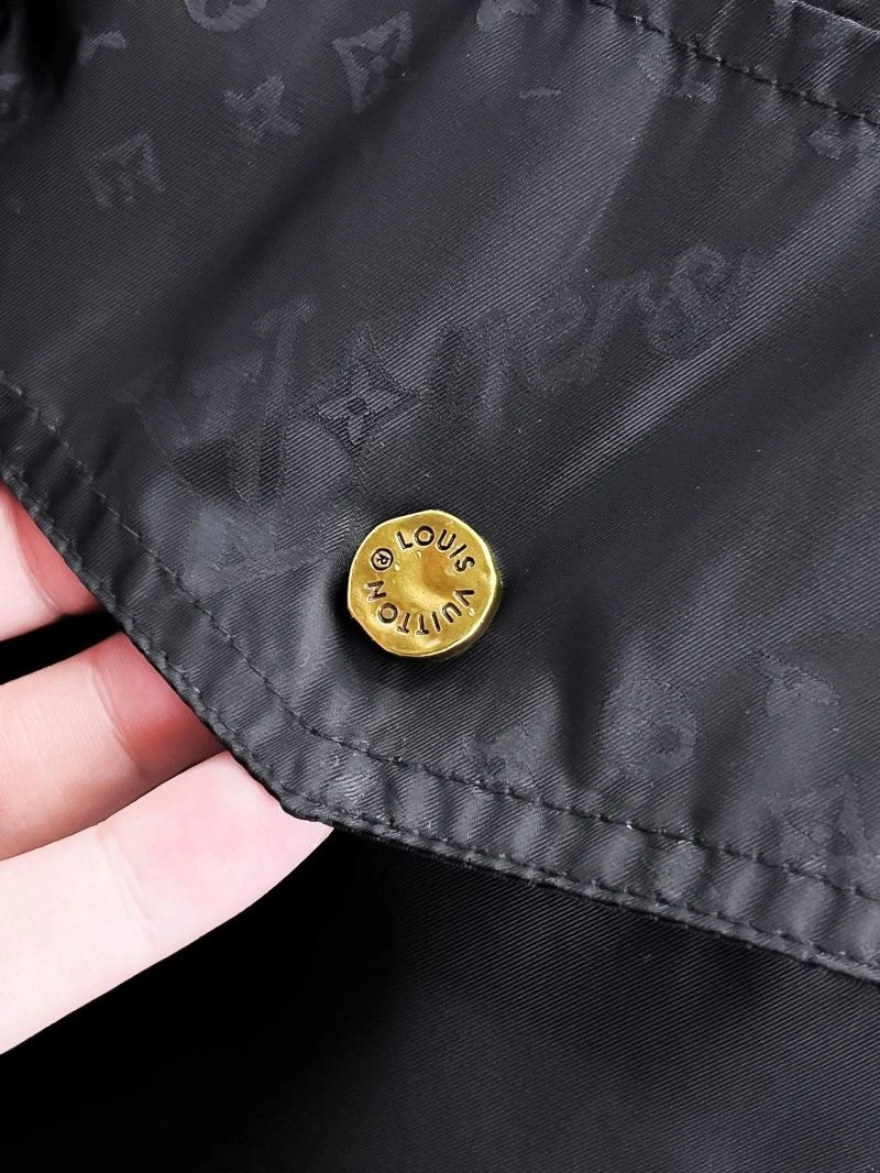 Breathable Louis Vuitton Outwear 132854