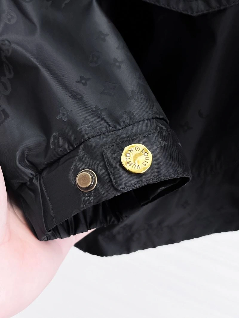 Breathable Louis Vuitton Outwear 132854