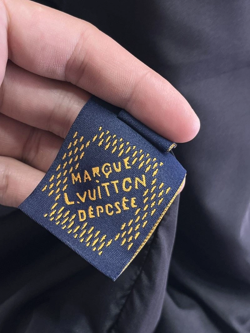 Breathable Louis Vuitton Outwear 132854