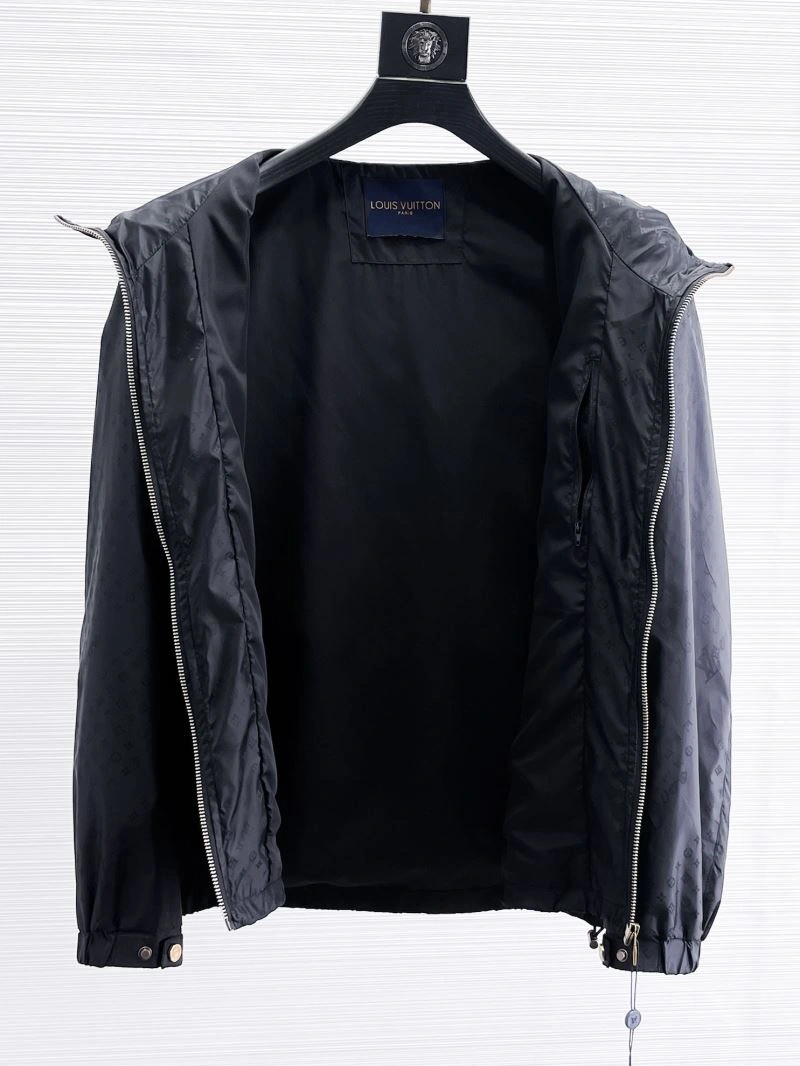 Breathable Louis Vuitton Outwear 132854