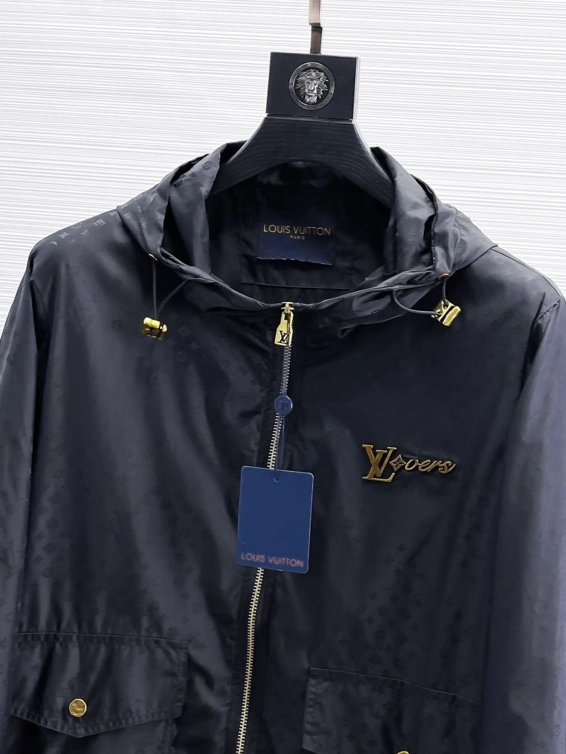 Breathable Louis Vuitton Outwear 132854