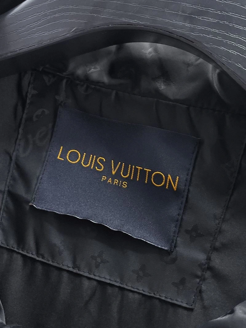 Breathable Louis Vuitton Outwear 132854