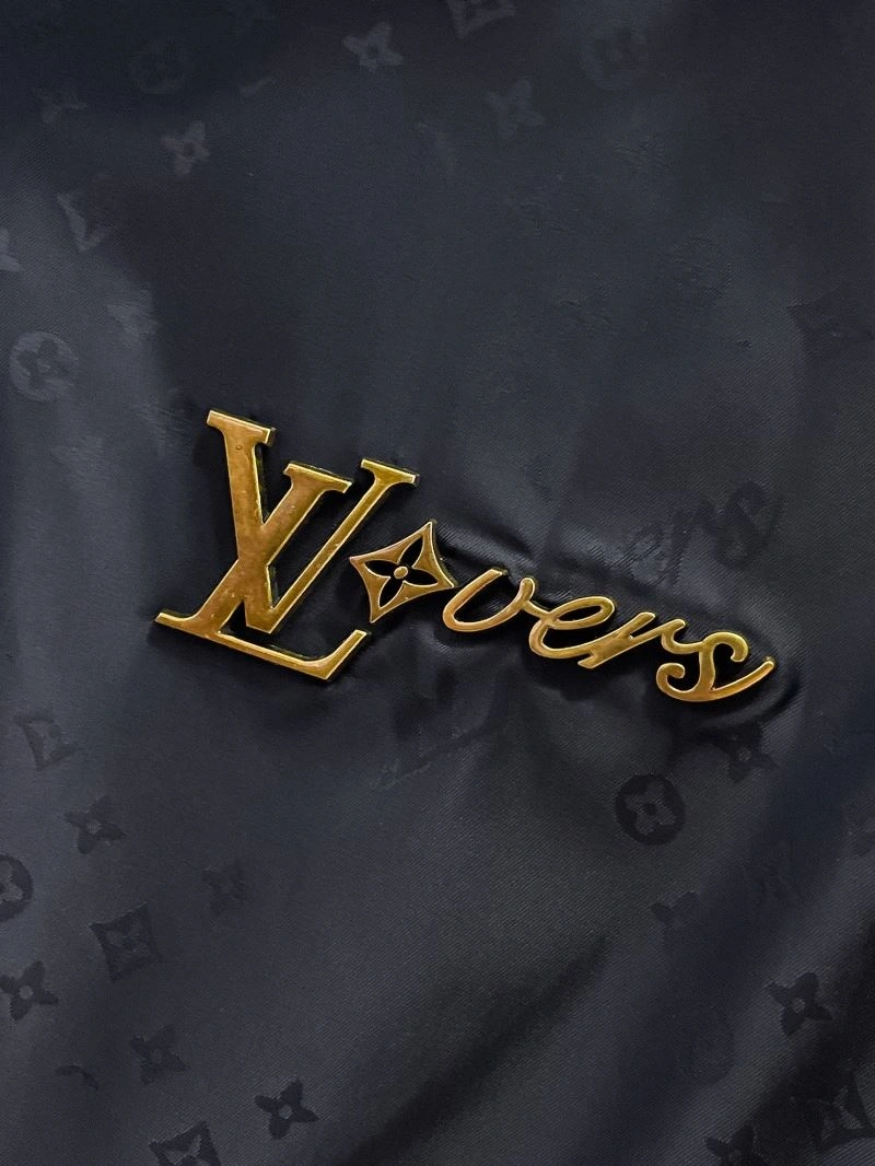 Breathable Louis Vuitton Outwear 132854