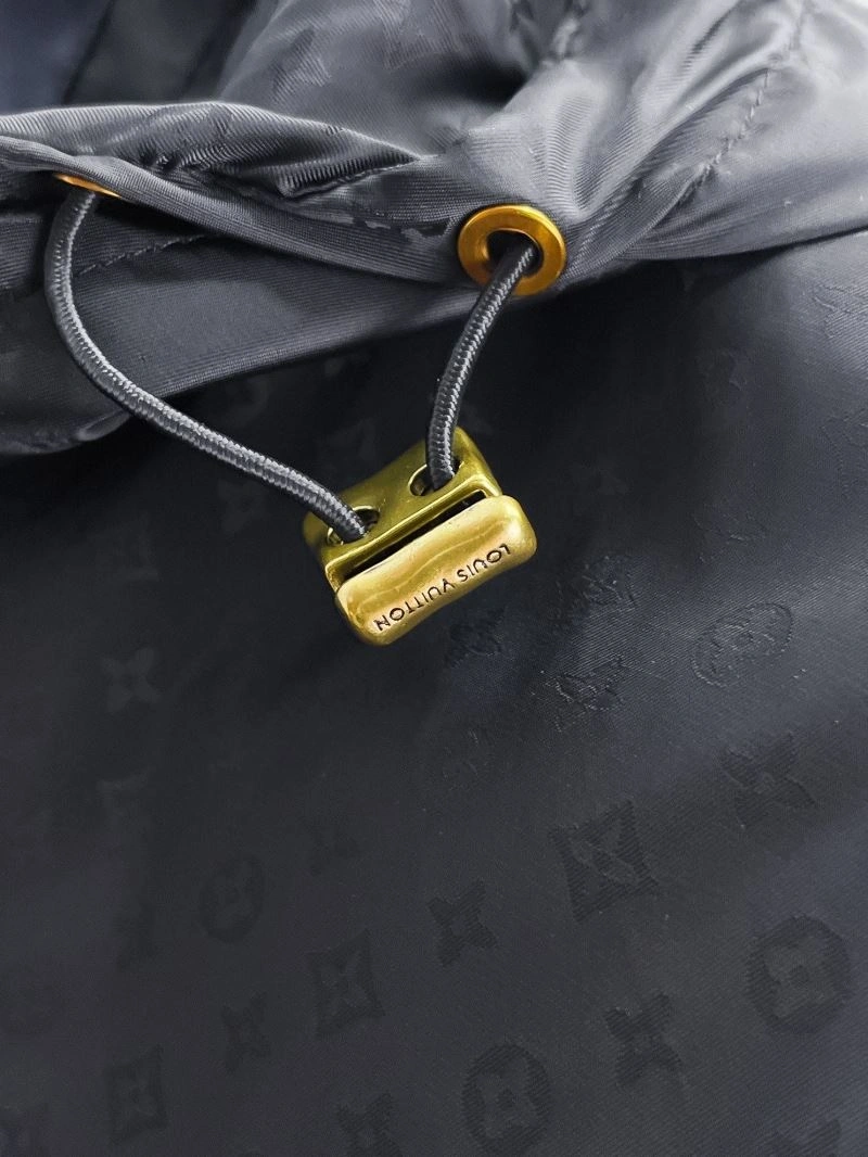 Breathable Louis Vuitton Outwear 132854