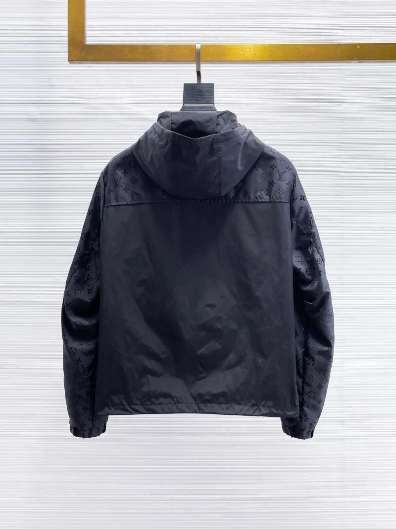 Tailored Louis Vuitton Outwear 132837
