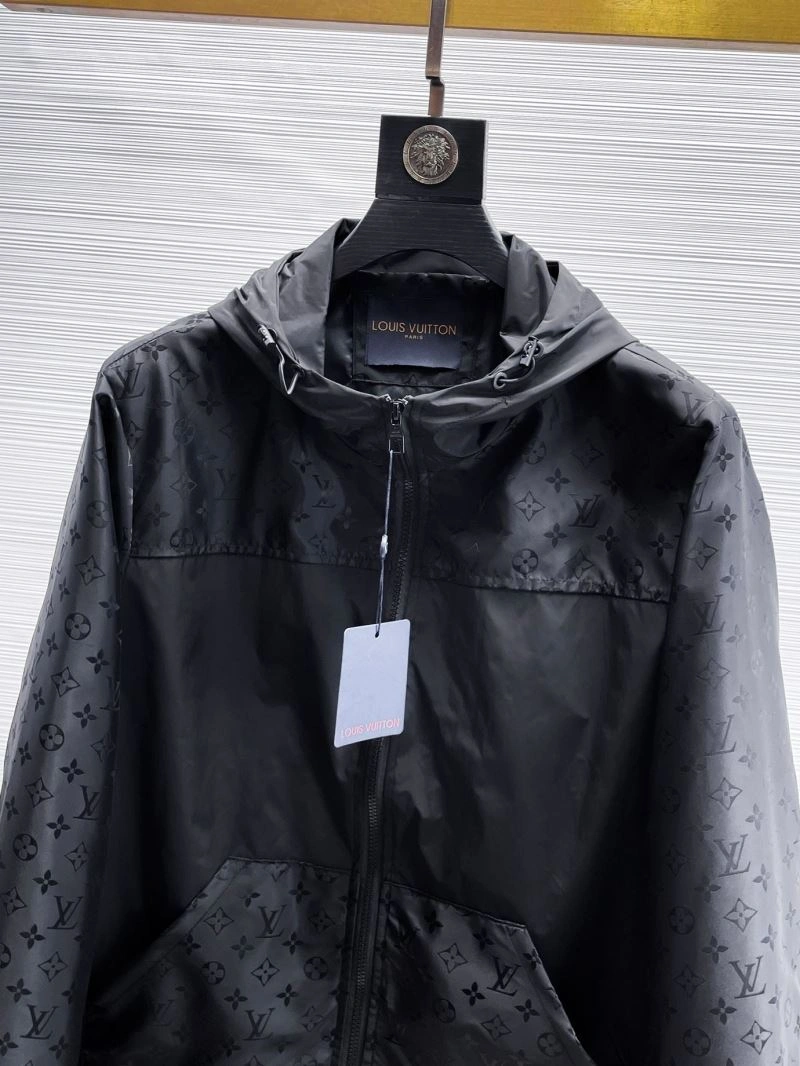 Tailored Louis Vuitton Outwear 132837