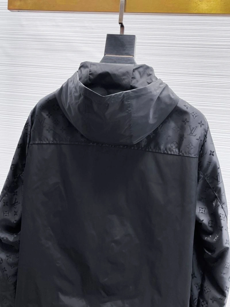 Tailored Louis Vuitton Outwear 132837