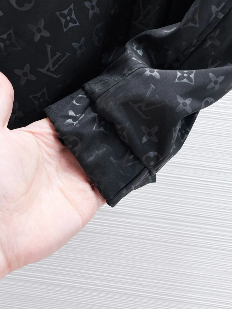 Modern Louis Vuitton Outwear 132830