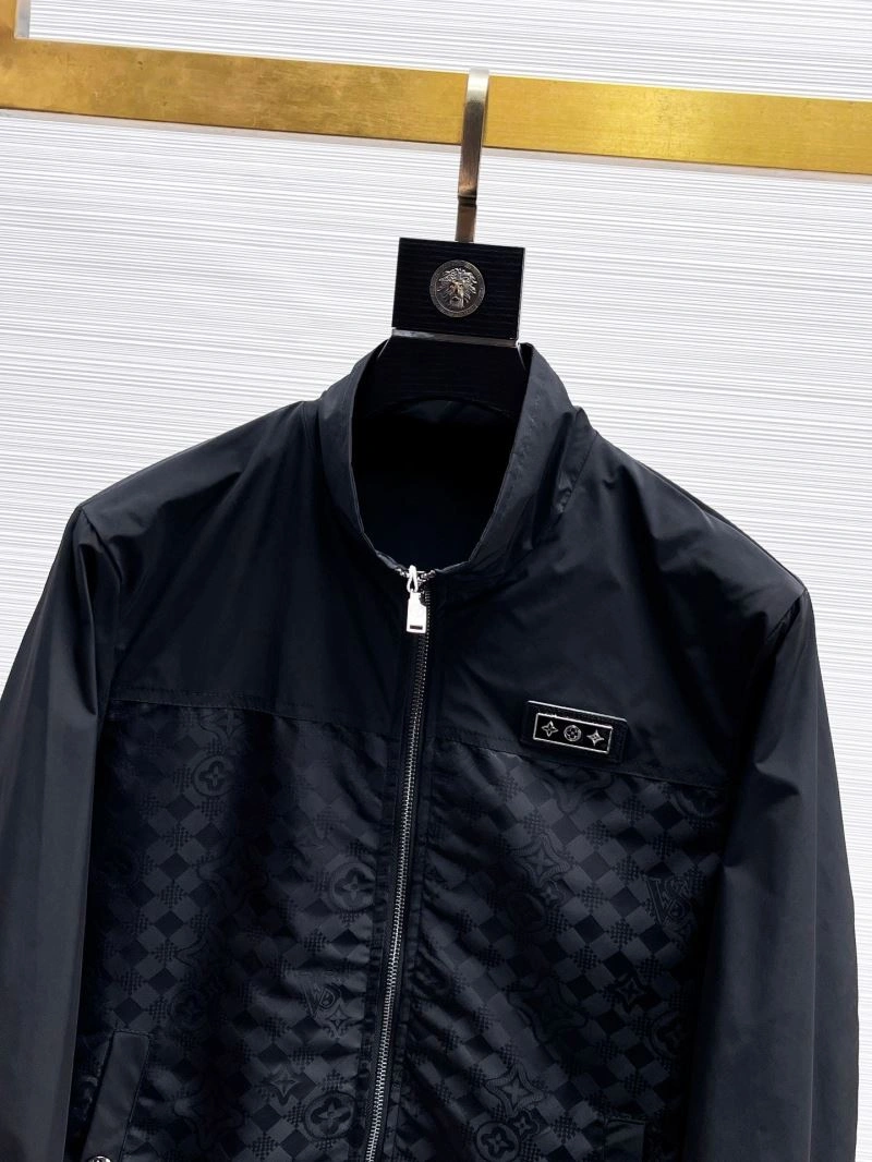 Breathable Louis Vuitton Outwear 132835