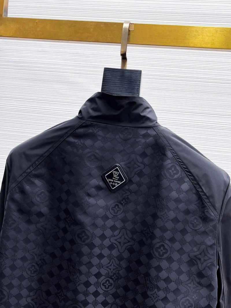 Breathable Louis Vuitton Outwear 132835
