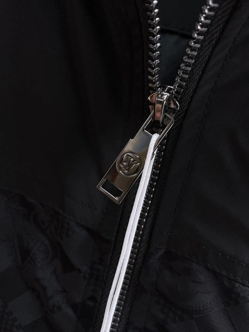 Breathable Louis Vuitton Outwear 132835