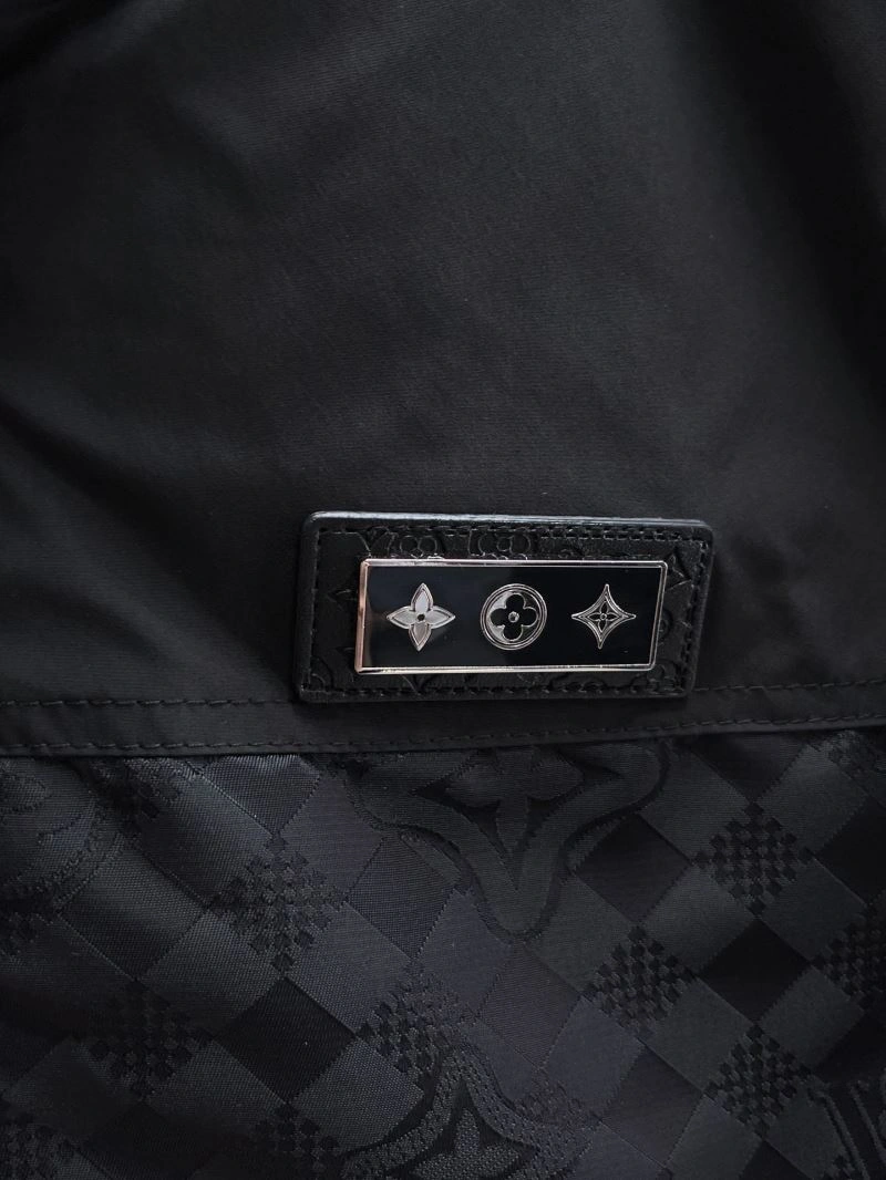 Breathable Louis Vuitton Outwear 132835