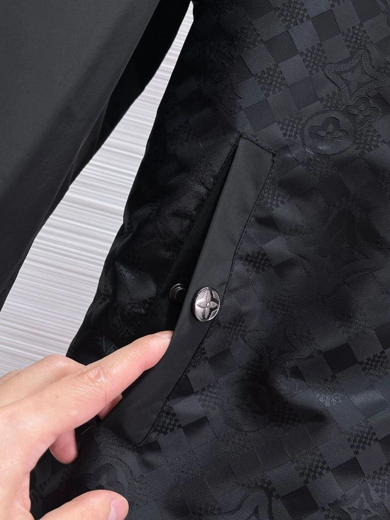 Breathable Louis Vuitton Outwear 132835