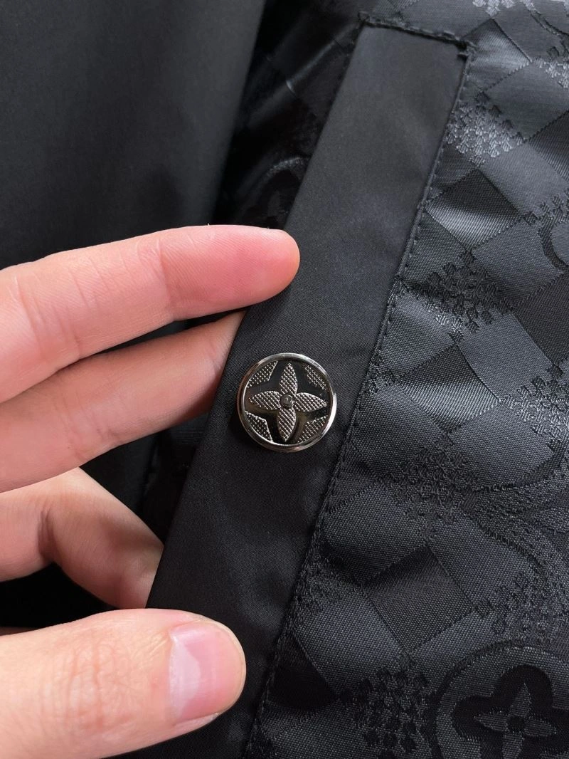 Breathable Louis Vuitton Outwear 132835