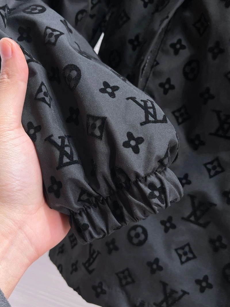 Unique Louis Vuitton Outwear 132831