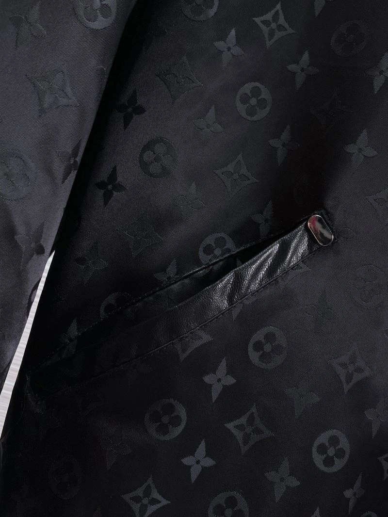 Sleek Louis Vuitton Outwear 132814