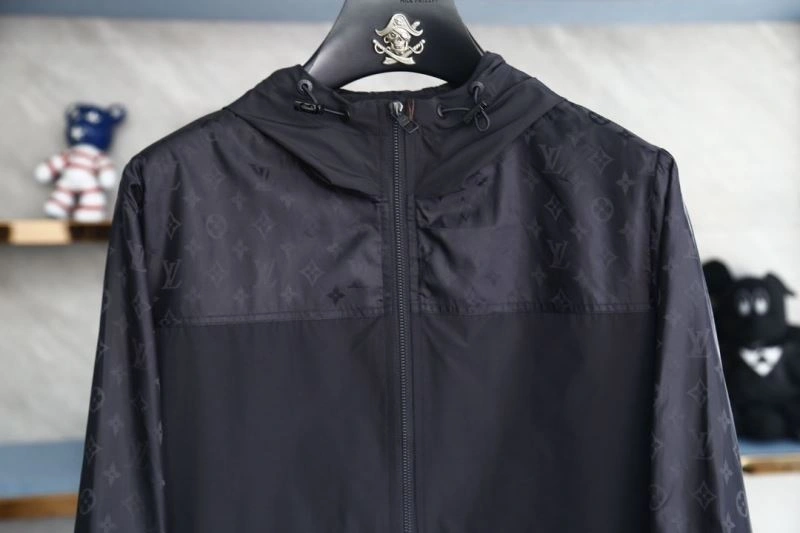 MoistureWicking Louis Vuitton Outwear 132798