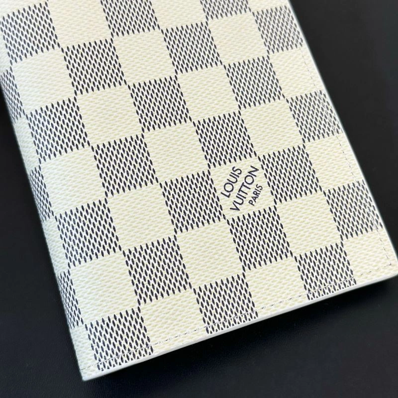 FreshLook Louis Vuitton Passport Holders 270488