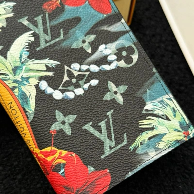Snug Louis Vuitton Passport Holders 270454