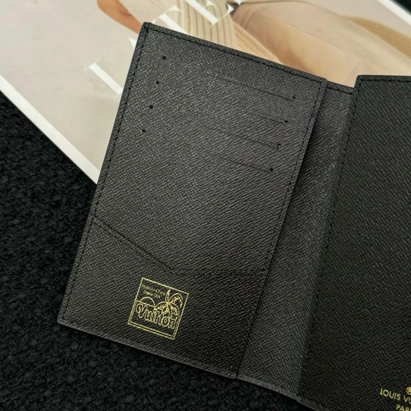 Snug Louis Vuitton Passport Holders 270454